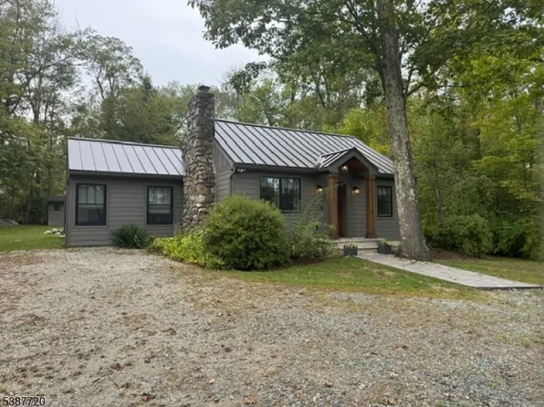 24 Lakeview Point Ave, Branchville, NJ 07826