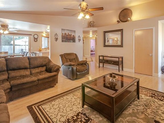 3rd image of 512 Teakwood Dr