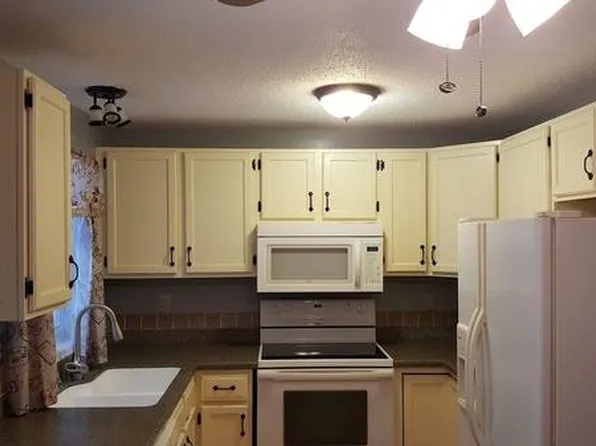 66 Preston St APT 38, Hillsboro, NH 03244