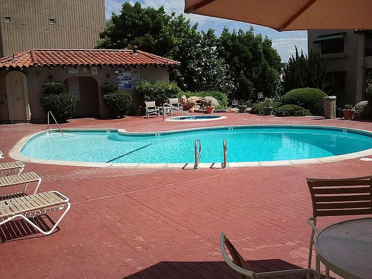 2540 Clairemont Dr #101 — Photo 37