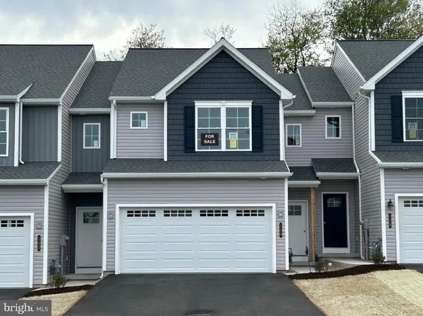 130 Magnolia Dr, Middletown, PA 17057