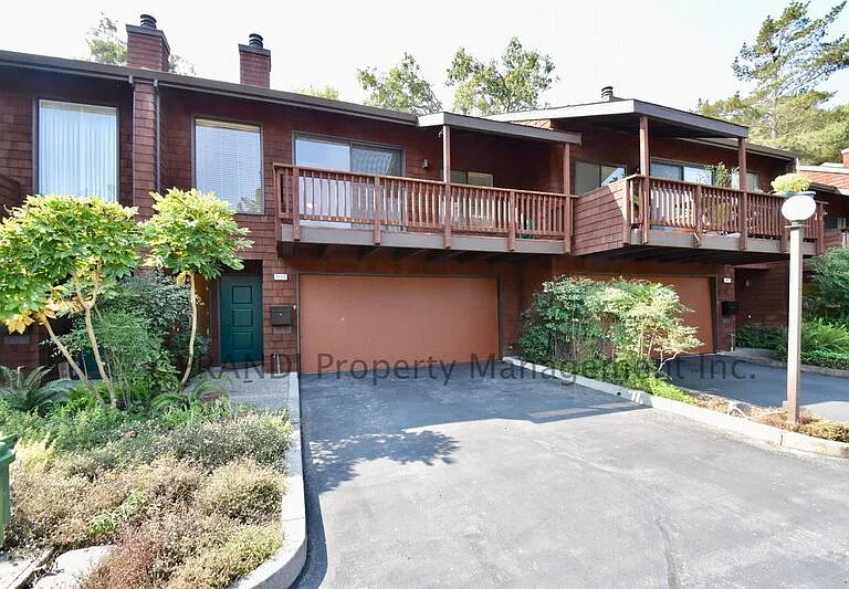 1033 Susan Way — Photo 1