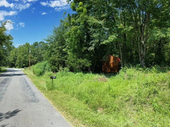 239 County Road 492, Etowah, TN 37331