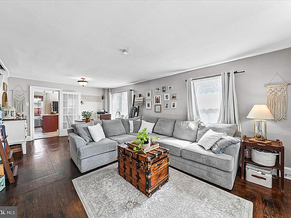 4th image of 407 Walnut St