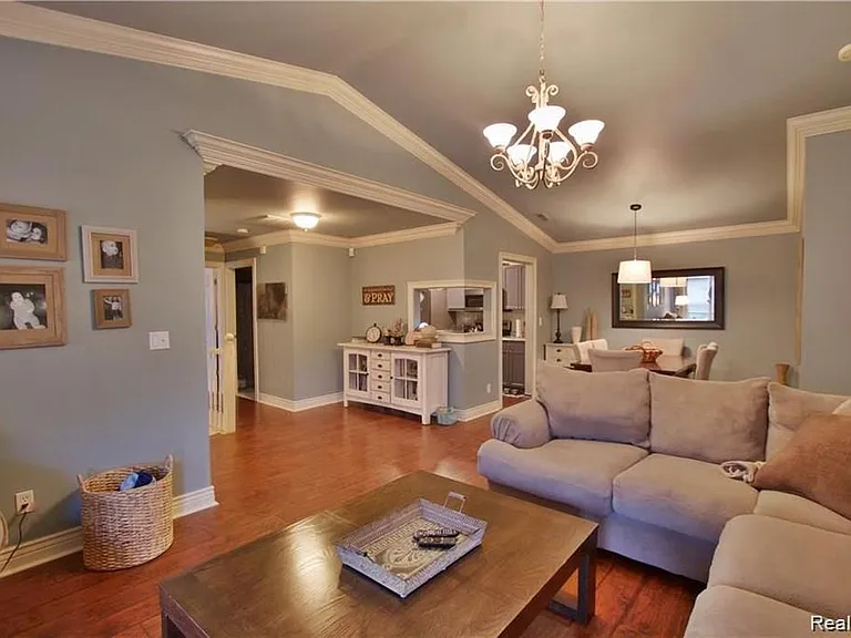5445 Pine Aires Dr #124 — Photo 2