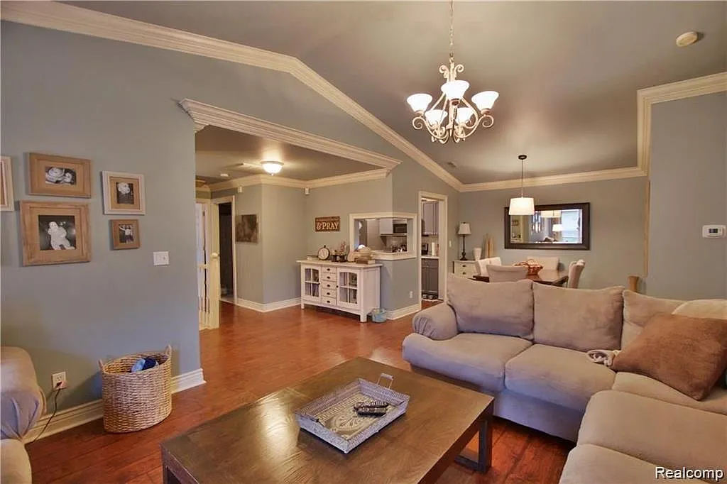 Building Photo - 5445 Pine Aires Dr #124