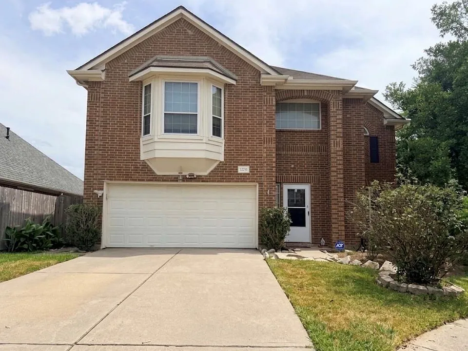 12211 Meadow Crest Ct