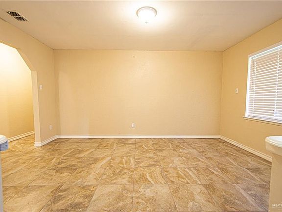 5th image of 2516 Fir Ave