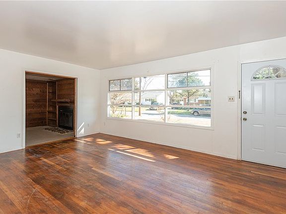 3rd image of 2209 Corbett Ave