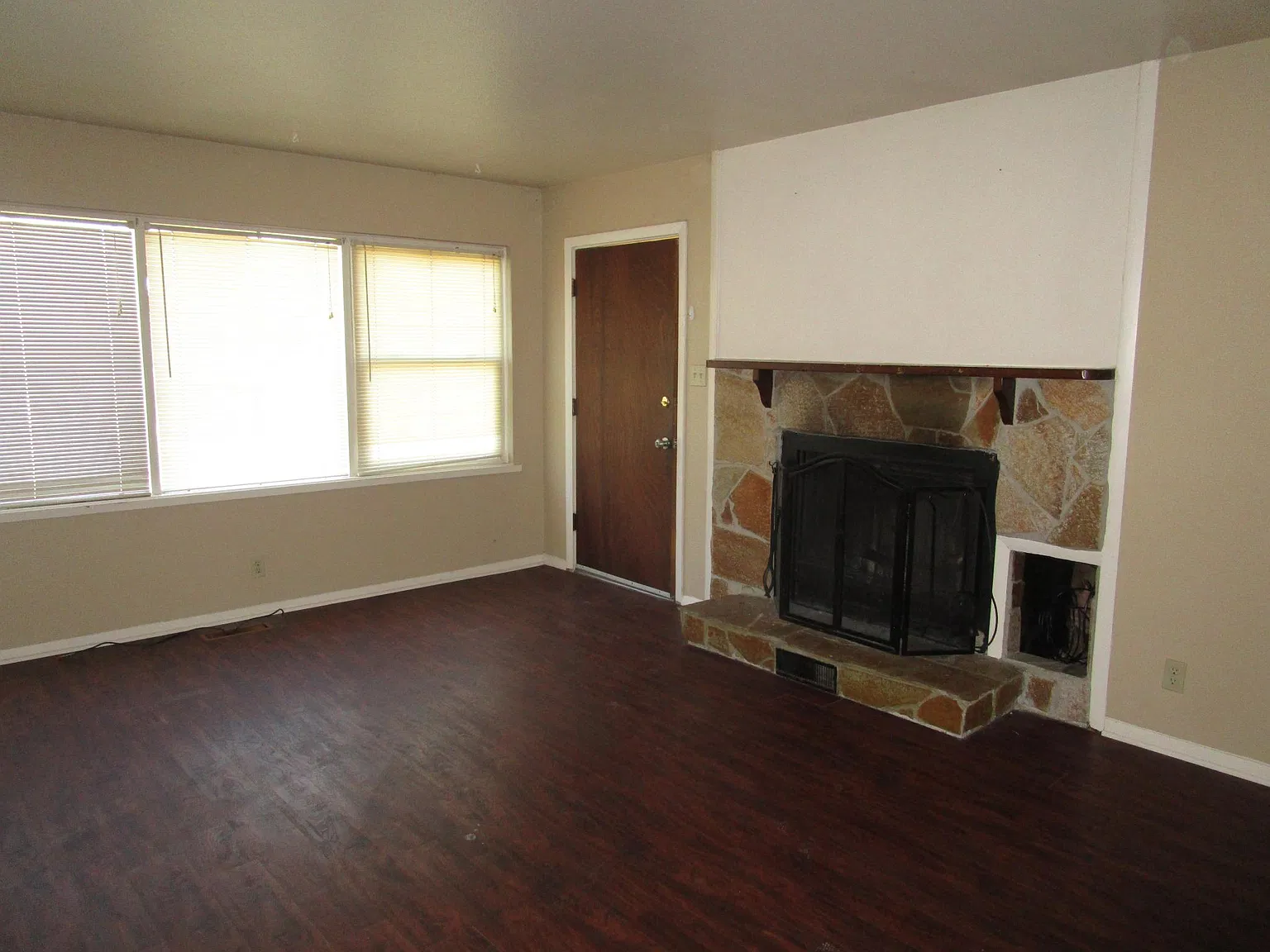 3 bed, 1050 sqft, $1,525 — Photo 3