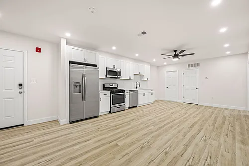 437-39 W Girard Ave #4 Photo 1