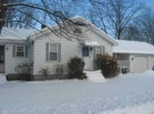 17 Jeanette St, Fitchburg, MA 01420