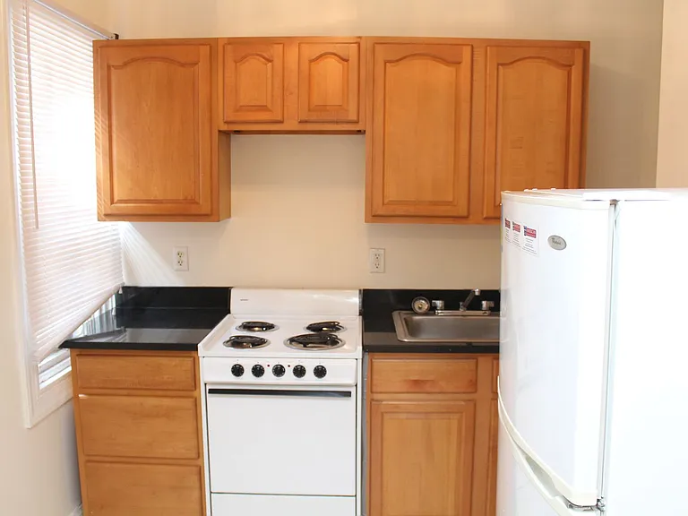 809 Park Ave — Photo 3