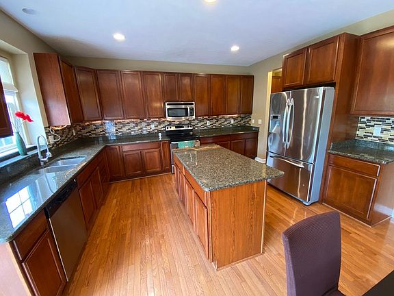 2nd image of 27147 Victoria Rd