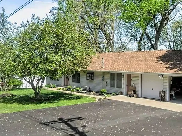 11209 Morrow Dr, Saint Ann, MO 63074
