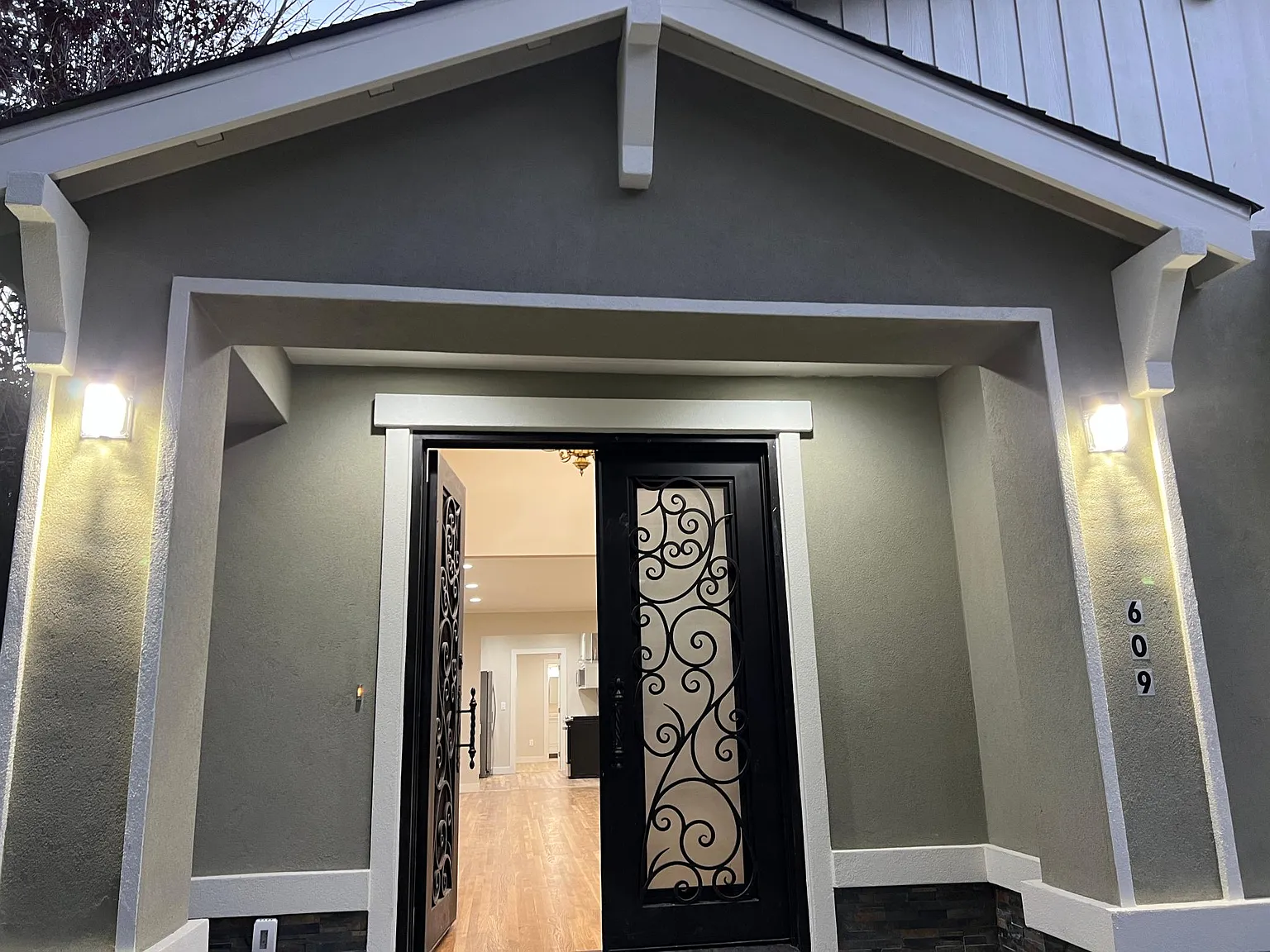 609 Oregon Ave — Photo 2