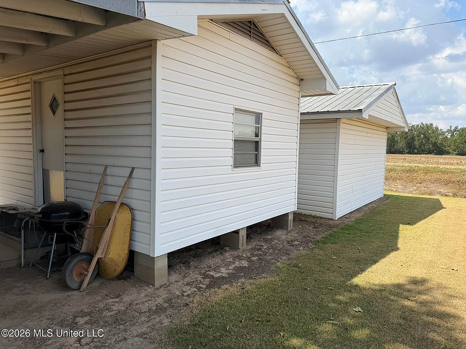 2nd image of County Road 511