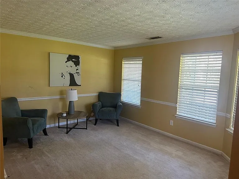 928 Shannon Rd SW — Photo 2