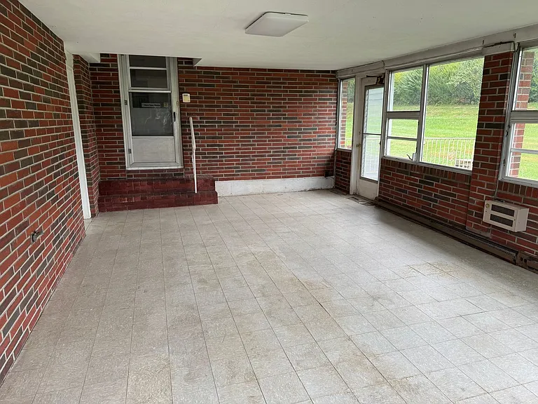 1035 Ridge Ave — Photo 6