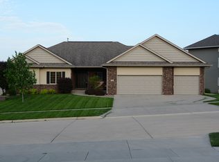 513 Whispering Willow Ln, Solon, IA 52333