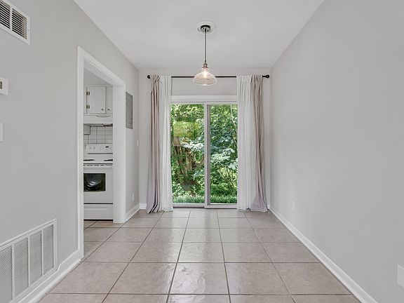 5th image of 622 Ermac Dr #A