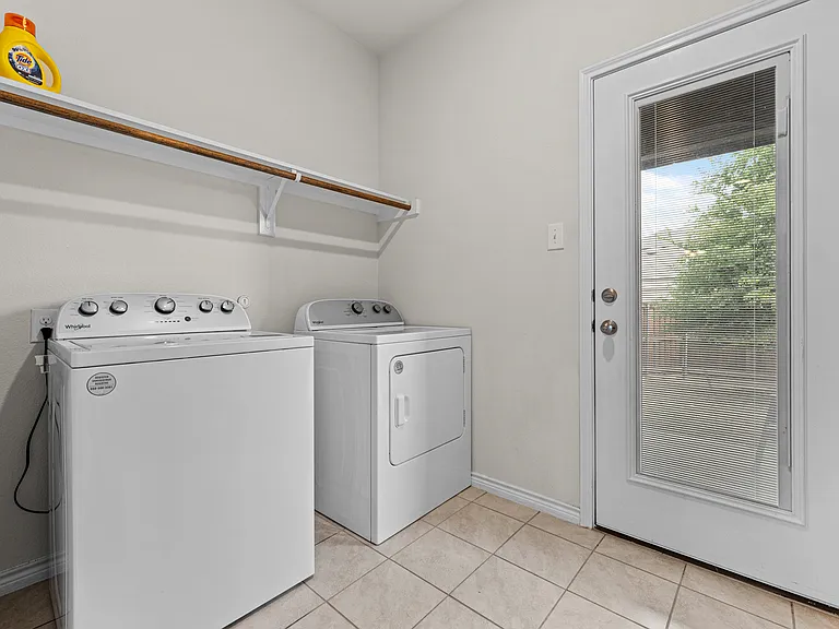 2304 Rosaline Dr — Photo 23