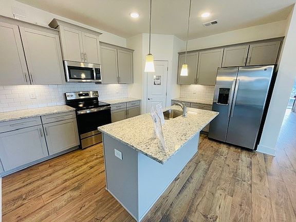 2nd image of 1067 Blueberry Ln
