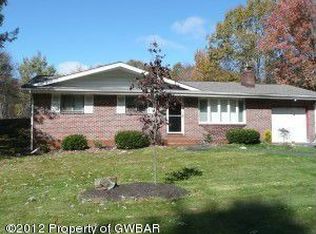 1611 Meadow Run Rd, Wilkes Barre, PA 18702