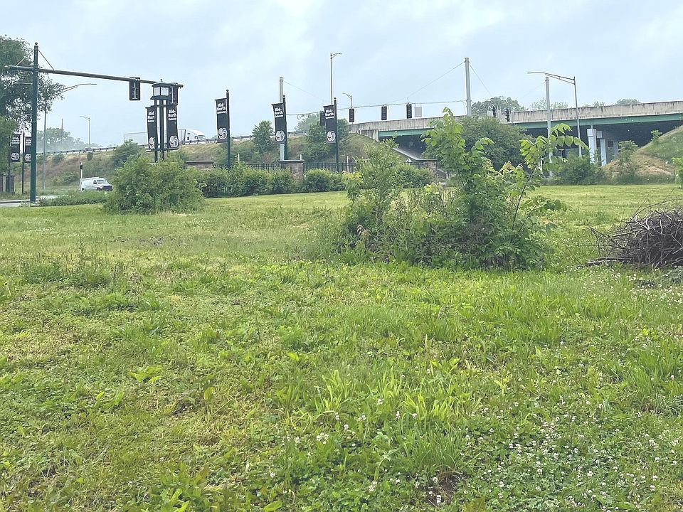 2nd image of 358 W 29th St