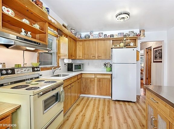 5th image of 14238 S Marquette Ave