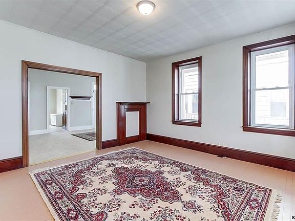 2nd image of 550 West Broadway