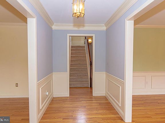 4th image of 21 Woods End Dr
