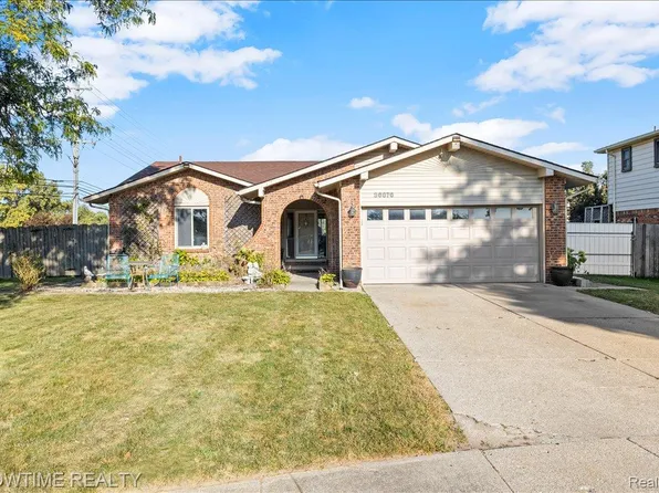 36876 Aaron Ct, Sterling Heights, MI 48312