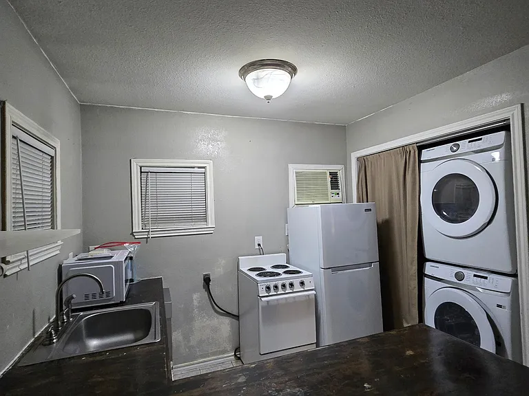 Kitchen (washer/dryer not included)