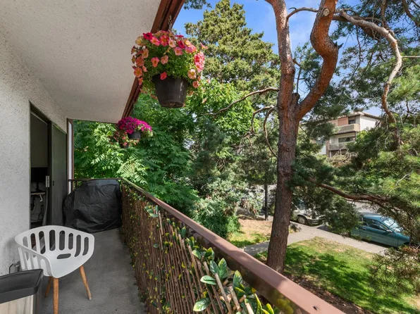 131 W 4th St #204, North Vancouver, BC V7M 3C8