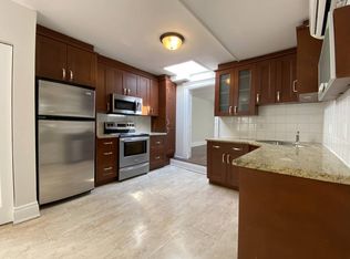 343 Saint Clair Ave W #D, Toronto, ON M5P 1N3