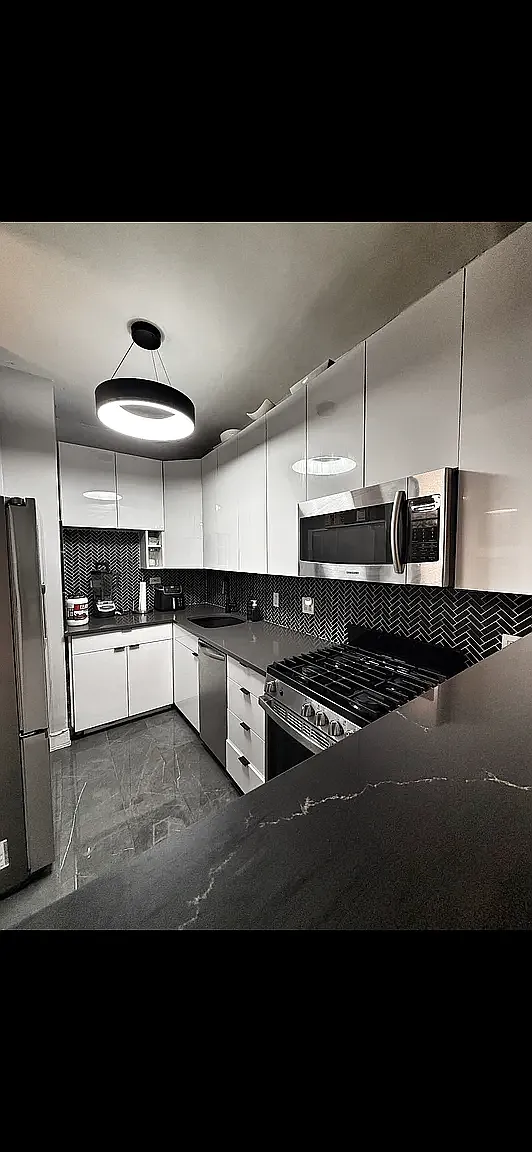 16 West 16th Street — Photo 2