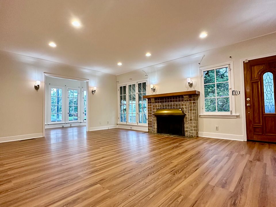 1st image of 1086 Meadowbrook Ave