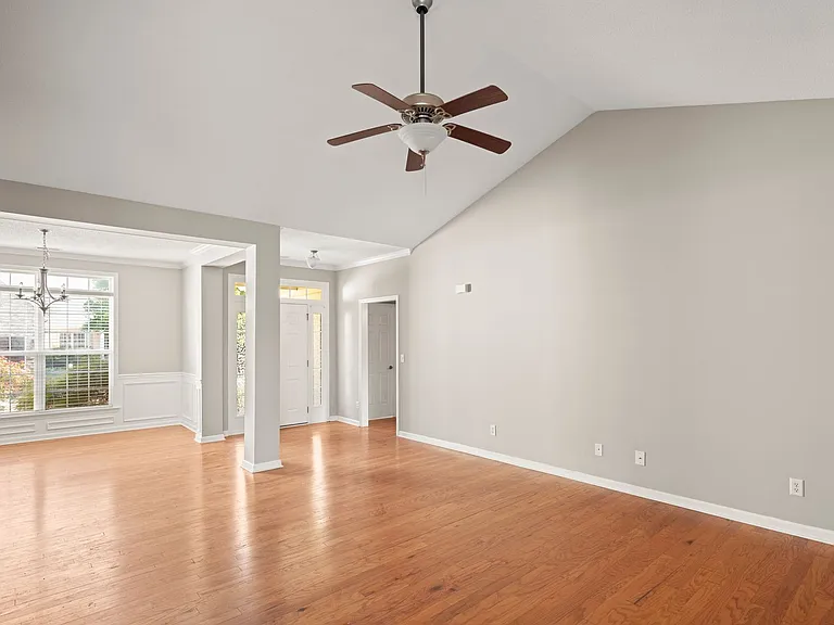 8 Hadley Park Way — Photo 3