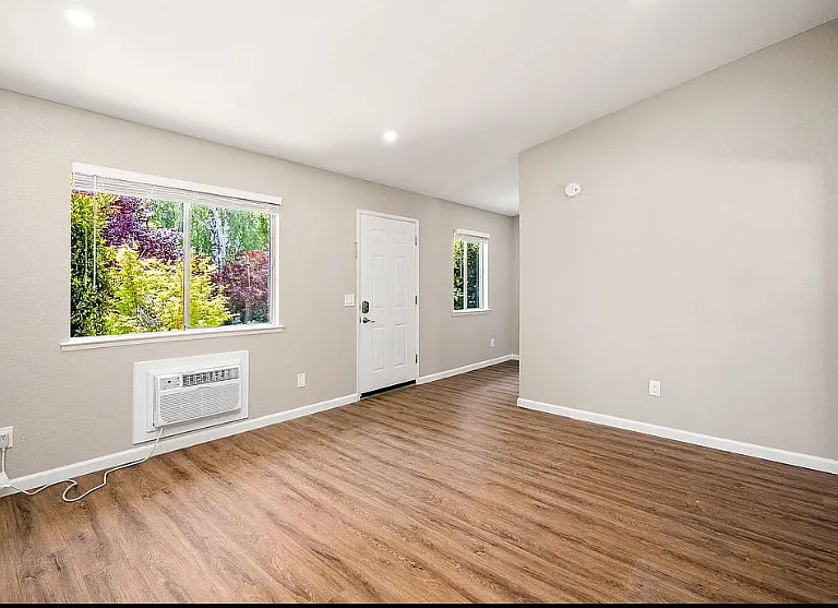 7437 Santa Ysabel Ave #E — Photo 2