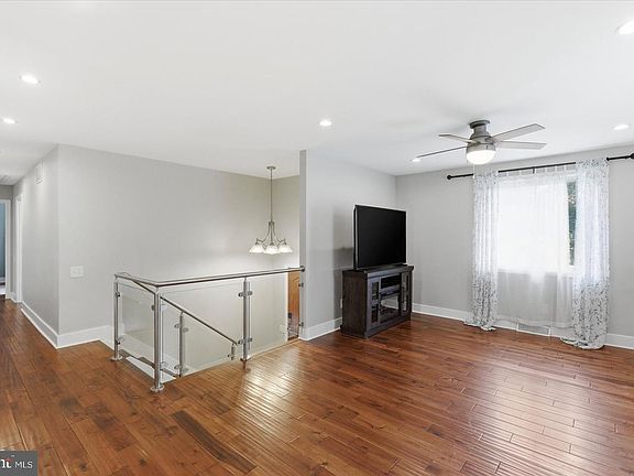 5th image of 602 Monterey Ct