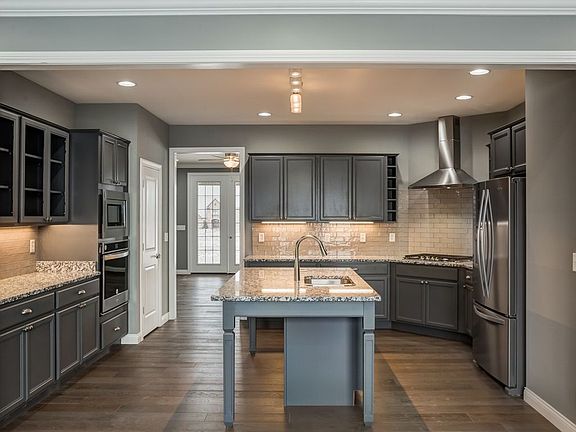 3rd image of 1226 Ladbrooke Dr