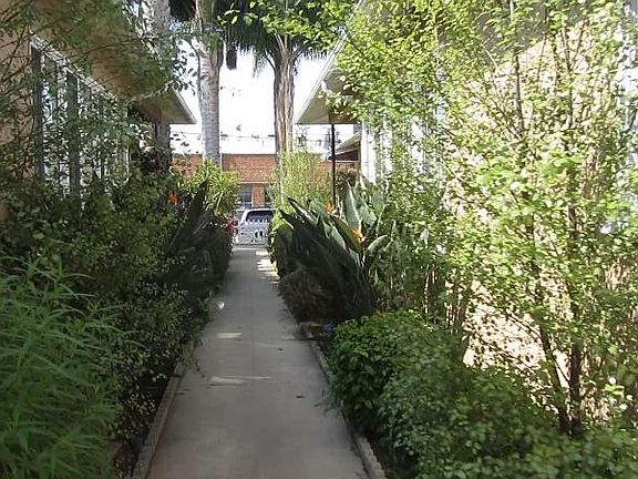 3rd image of 2228 S Carmelina Ave