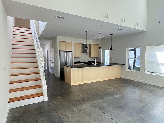 2nd image of 36 Georgia Hill St