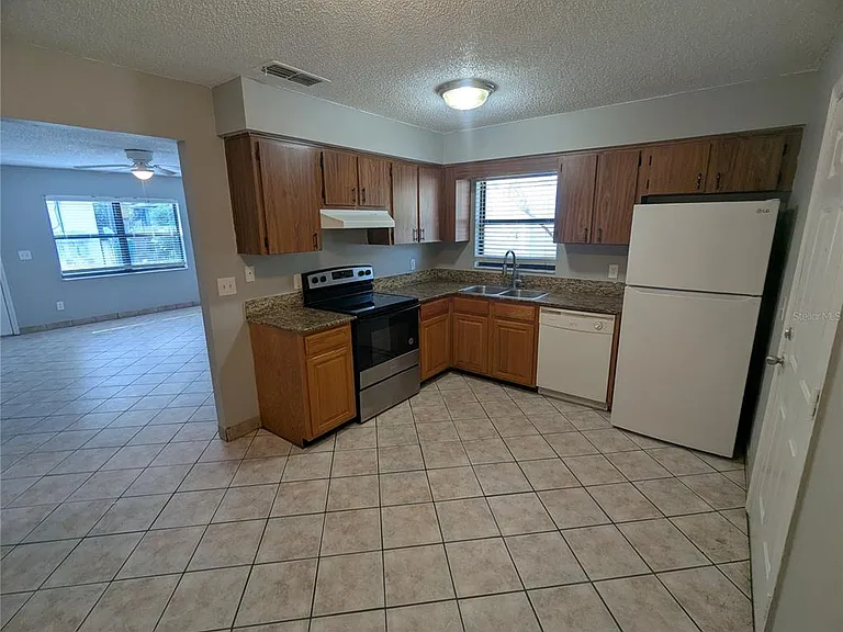910 S Center St #910 — Photo 2