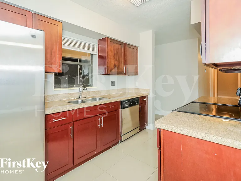 6548 SW 26th St — Photo 8