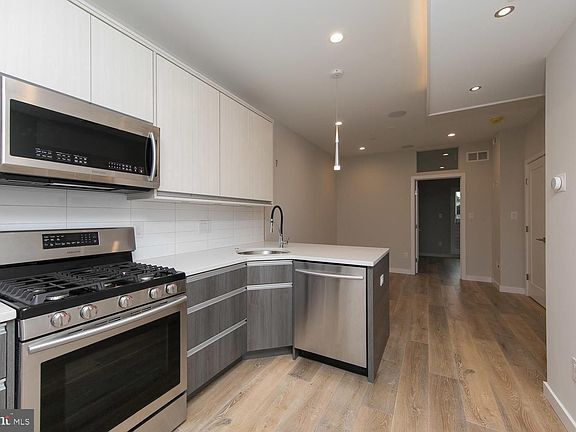 3rd image of 1536 N 7th St Unit 2