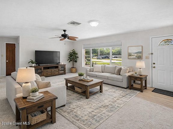 3rd image of 1230 Yacht Club Blvd