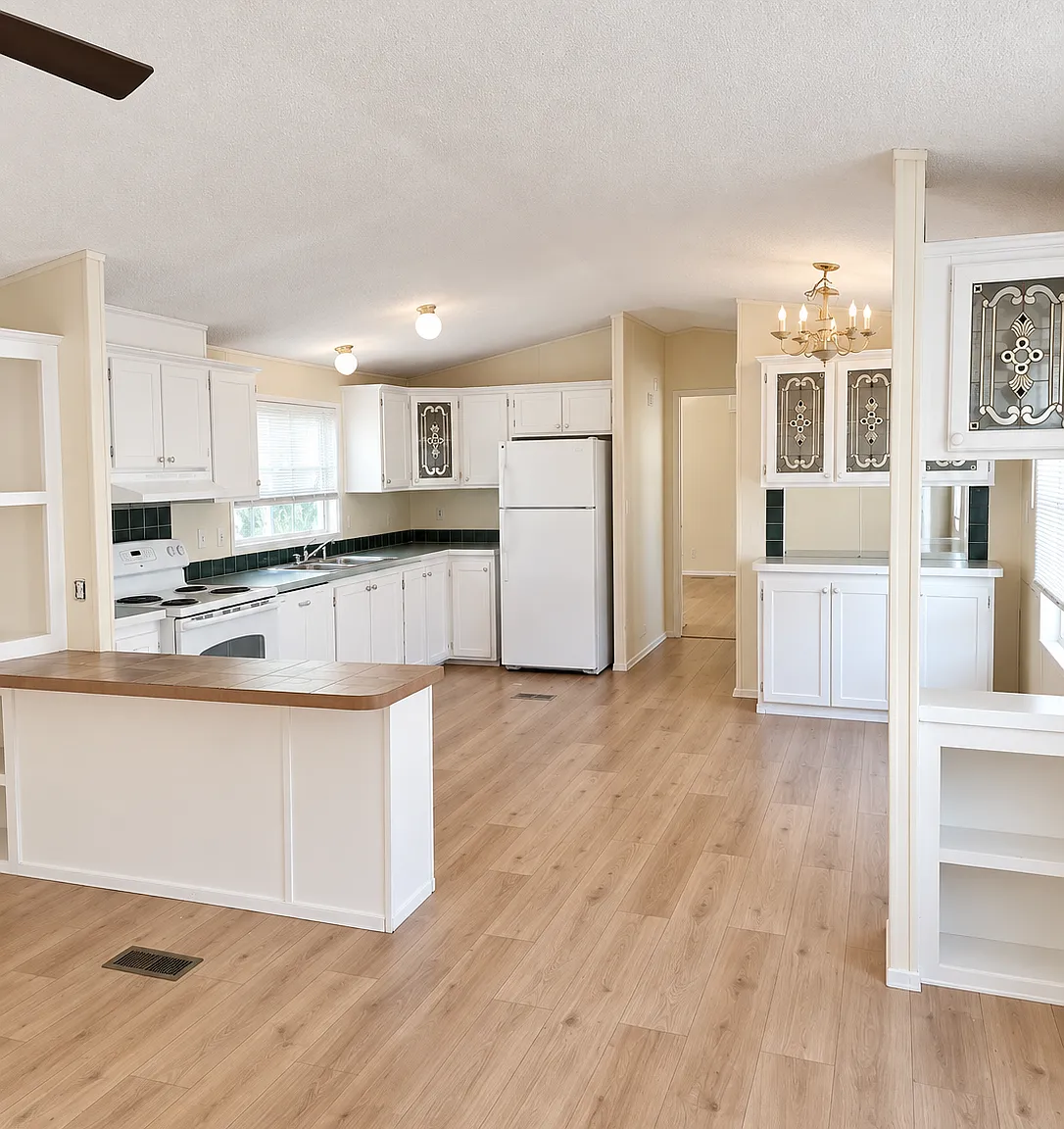3 bed, 1216 sqft, $995 — Photo 2