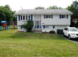7 Sears Rd, Monroe, NY 10950